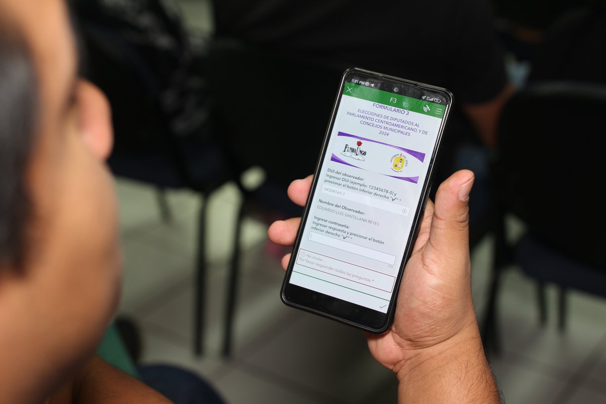ObsElectoralSV's tweet photo. El sábado 17 y domingo 18 de febrero de 2024, continuó el proceso de capacitación de la Red de Observación Electoral 2024 que participará en las elecciones de Diputados del PARLACEN y miembros de Concejos Municipales el próximo 3 de marzo.

En esta ocasión, las capacitaciones se llevaron a cabo en los departamentos de San Salvador, La Libertad, La Paz, Sonsonate y Santa Ana.

Estas jornadas garantizan el óptimo desempeño de la Red de Observación Electoral 2024 en las próximas elecciones.