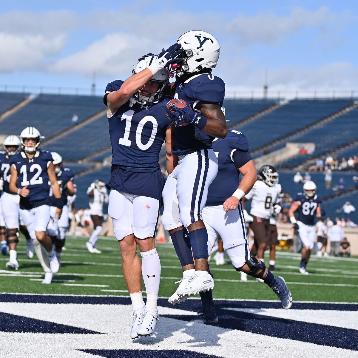 AGTG! After a great talk with Coach Wheeler, I am blessed to receive an offer from Yale #Team151 @yalefootball @Bigstef72 @MikeRoach247 @BHoward_11 @SOCGoldenBearFB @ZachIsGreat_ @coach_traylor @CoachLinley60 @CoachIngram52 @TrueBuzzFB