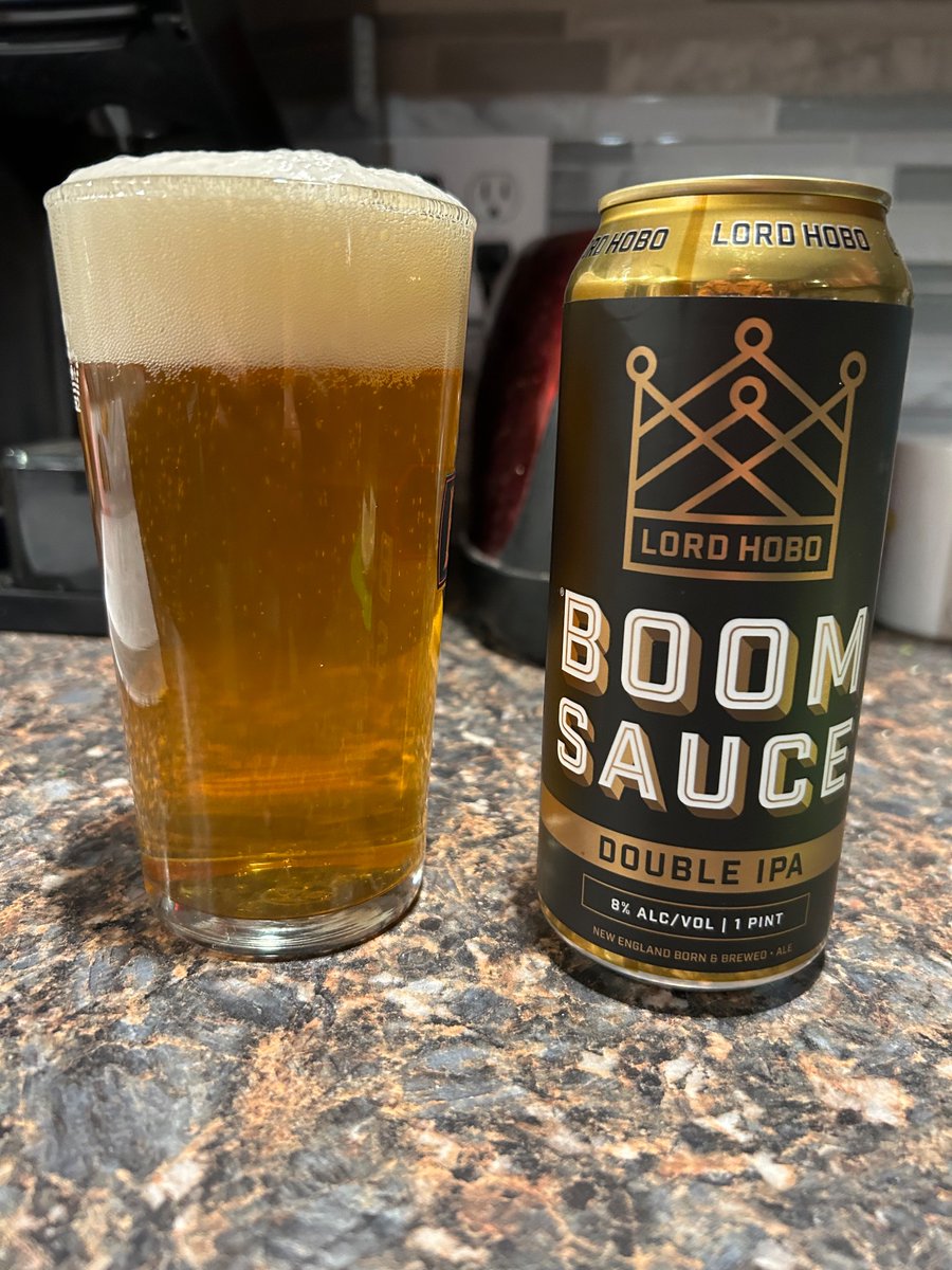 TommySmo's tweet photo. Working on these two big boys this evening as my reward for the work week. .@PatrickZircher #comicsrule #tastybeer https://t.co/QCBuQAnE9P