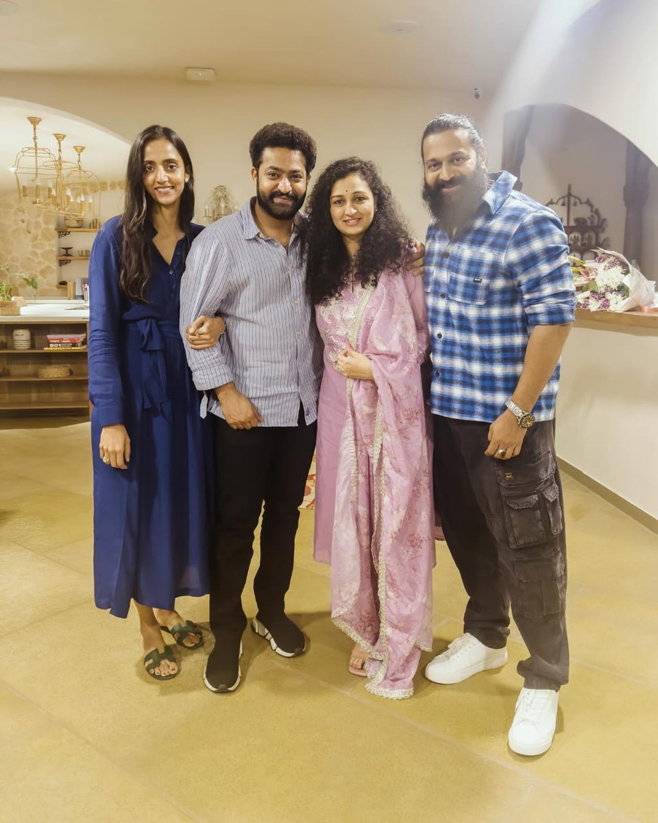 dragonNTRNEE's tweet photo. ❤❤ @tarak9999
#ManOfMassesNTR #DevaraGlimpse #DEVARAStromeBegins https://t.co/lZSDULnDWo