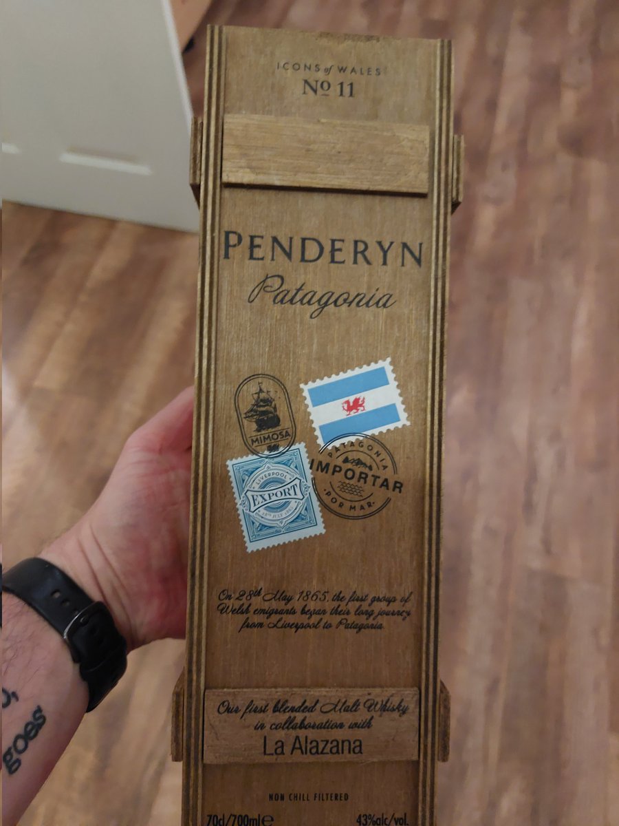 DrMantisSR's tweet photo. I'd give absolutely anything to drink one of these with my dad now. #StDavidDay #CymruAmByth https://t.co/VcZh9BlDF0