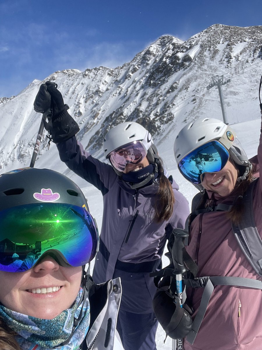 <a href="/EliseLaw10/">Elise Lawrence</a> and I are still in charge of the PGY2 burnout prevention program 🏔️🎿