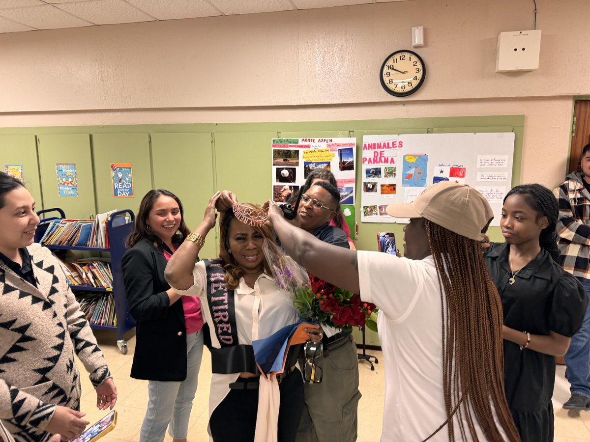 It was such an honor to serve Ms. Posey lunch🍴after she served our Helms’ students for the last 25 years! Happy Retirement Ms. Posey!💐 Congrats!! 🥳🥳🥳🥳