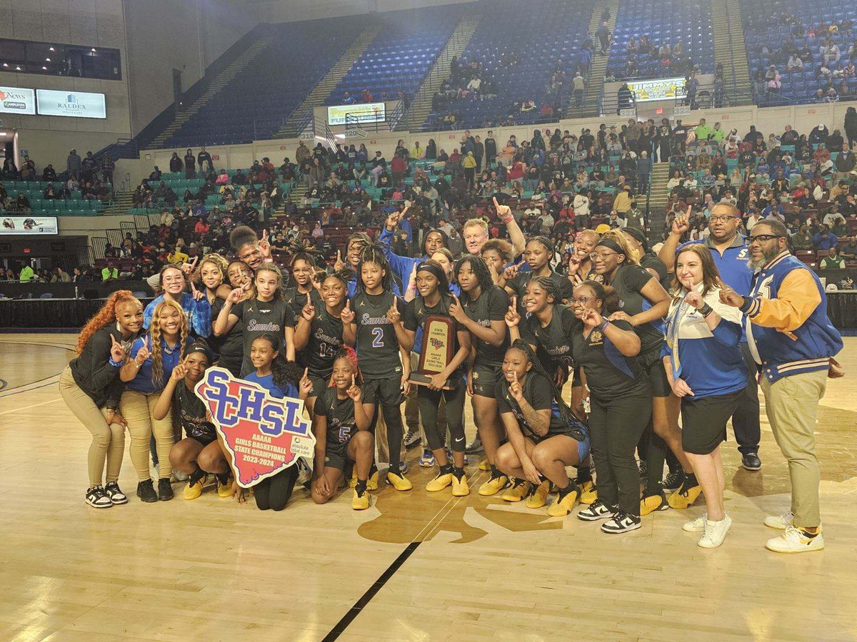 PGH_SCarolina's tweet photo. Sumter WINS!!! 
The Lady Gamecocks WIN 60-42 to claim its first title since 1983.  #PrepGirlsHoops #TheRoadToFlorence #SwannysRoundballReview https://t.co/Q0Ar0WcSAE