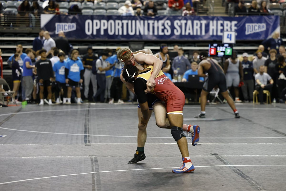 Ghee Rachal (197) will be an @NJCAA All-American! He hung on to win an 11-10 thriller to advance to Saturday's National Semifinals in Council Bluffs, Iowa! @TritonW1 #WeRTriton #TrojanPride