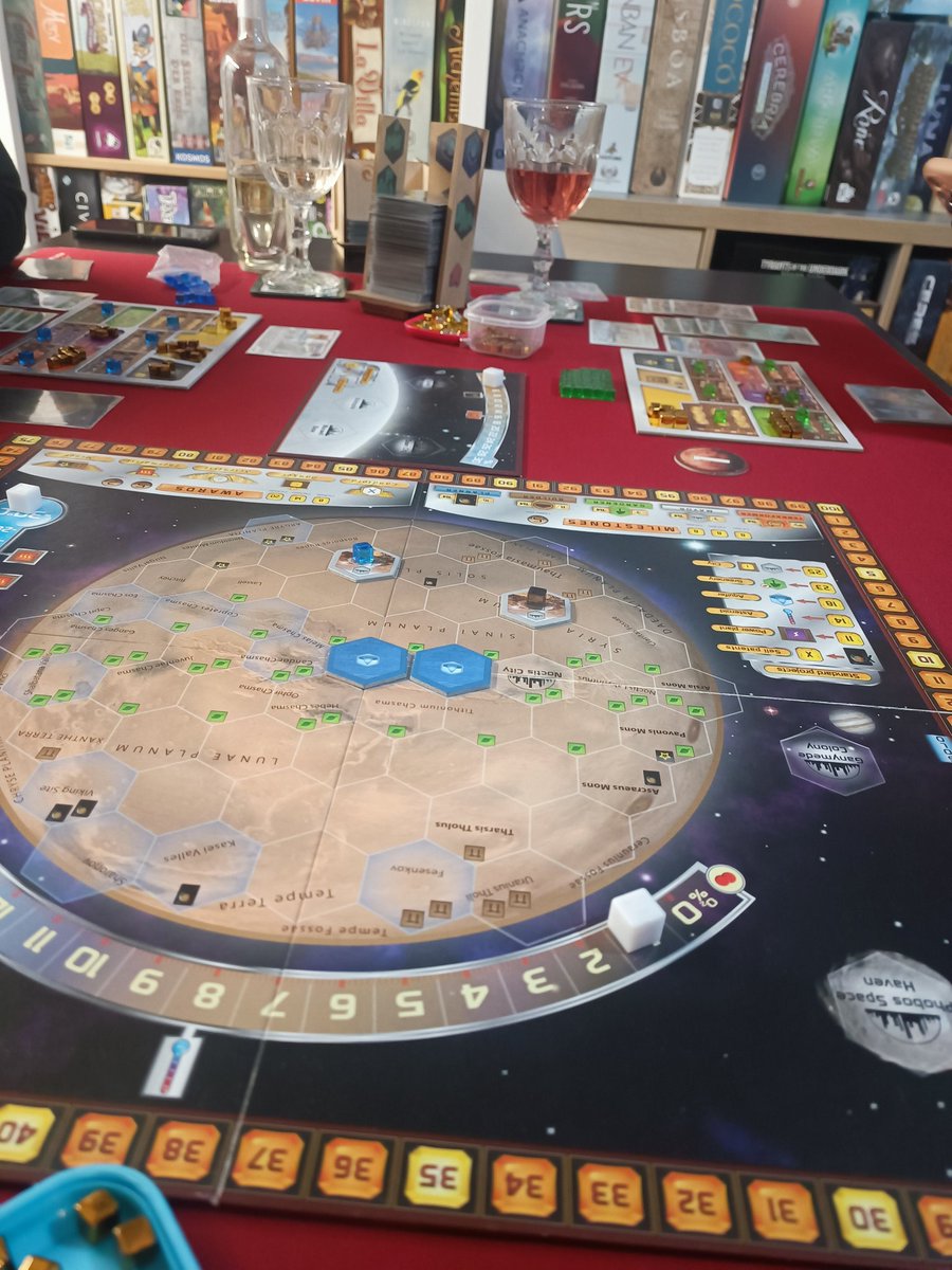 A matar saudades de um dos grandes jogos
#terraformingmars
#bgg
#boardgamegeek
#jacobfryxelius
#gamenight #hobby #jogodetabuleiro #tabletopgames #tabletopgaming #tabletop #jogosdetabuleiro 2