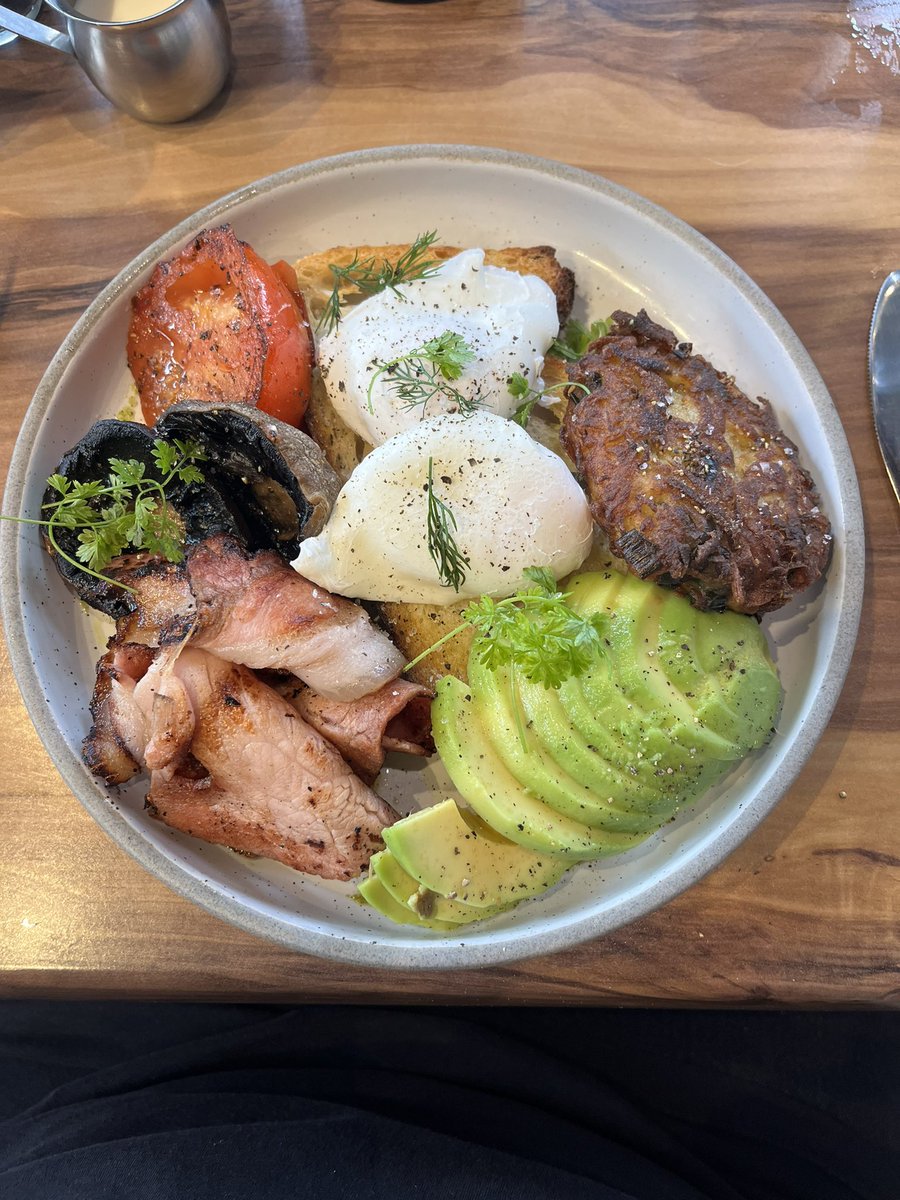 MikeKennedy1906's tweet image. Breakfast bowl at #HelloSparrow at #Balaclava. I am addicted.