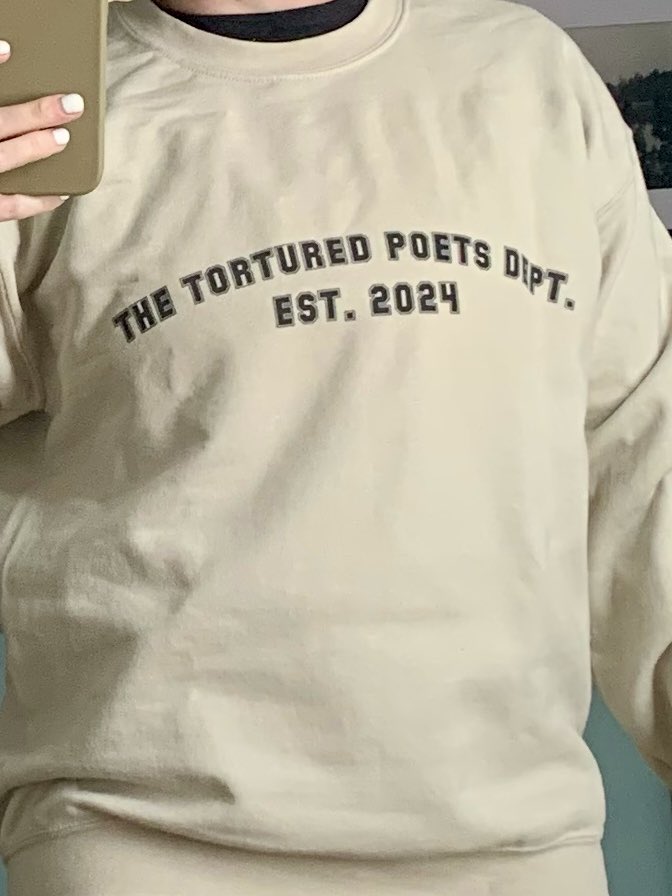 KTParisDesigns's tweet photo. Also we have our first crewneck out and about! Isn’t she cute 🥰 #thetorturedpoetsdepartment #TaylorSwift 

https://t.co/K7TwkItjBa https://t.co/vv5hT7JNYR