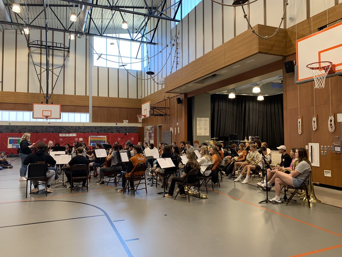 MeadHSBands's tweet photo. Symphonic Orchestra and Symphonic Band had a great time playing for the @MeadElem 5th graders! We hope you find your musical “home” in 6th grade! @meadhsorchestra @meadhsmavericks @meadelemmusic @svvsdfinearts https://t.co/isb2vur0KF