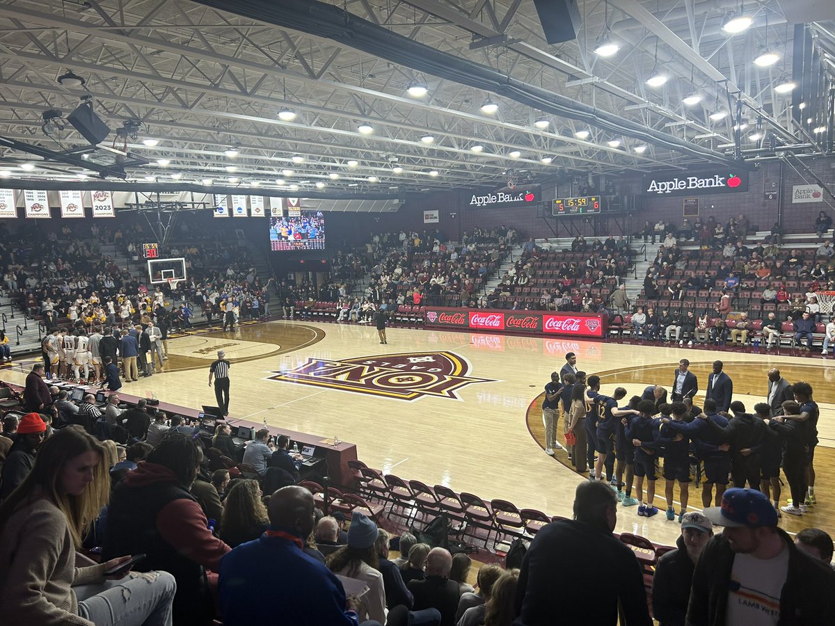 Ms. Lebowitz and I had a blast at Iona’s school counselor basketball event vs Quinnipiac! !  <a href="/nlebowitz_mhs/">nicole</a>