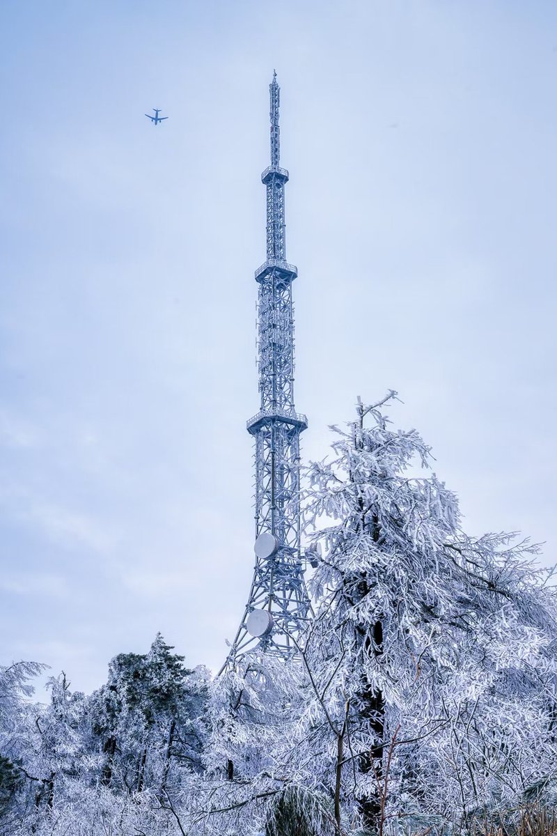 Jameszh98766894's tweet photo. #InNingbo #Inzhejiang
Ice and snow cover Mount Siming https://t.co/AtOapoVdIn