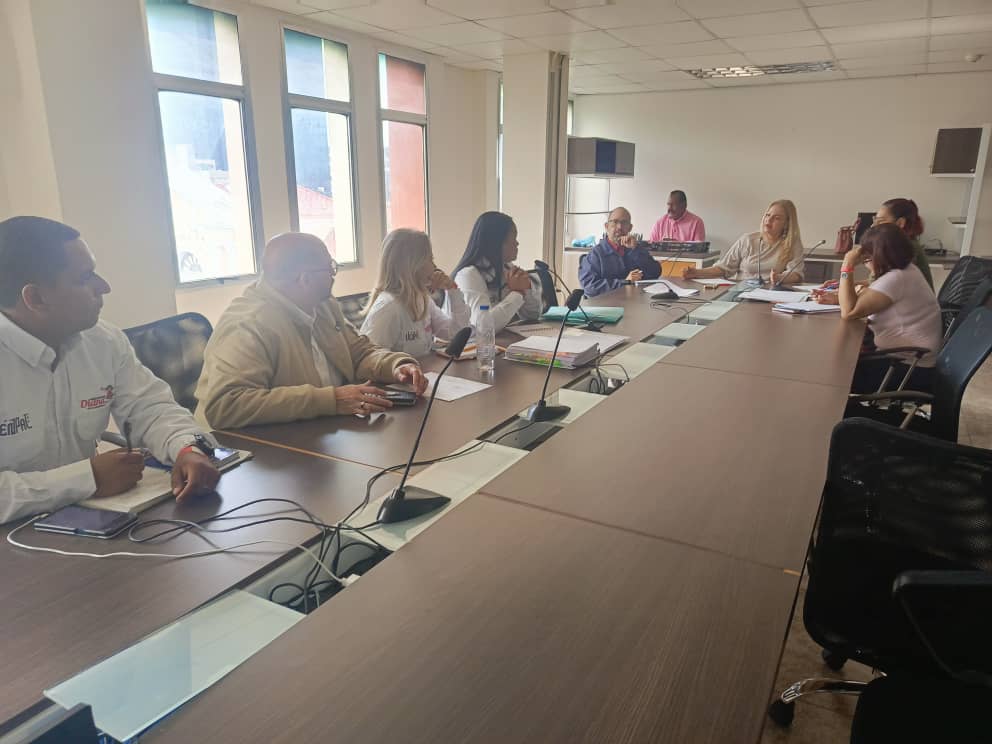 subcomlaboralAN's tweet photo. Hoy se pudo evaluar la importancia del trabajo alcanzado desde la instalación de la mesa  cumpliendo en más del 80% los puntos planteados por los trabajadores. En esta fase se espera la revisión de las solicitudes de pagos de prestaciones sociales, revisión de providencias, https://t.co/nrAd11ioTL