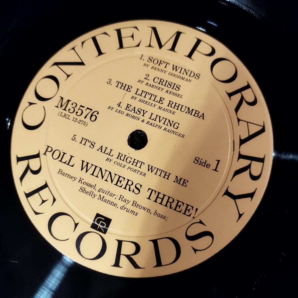 onexbar's tweet photo. 本日猟盤 #PollWinners '50年代後半、米人気雑誌の読者投票でベストプレーヤーになった3人で組まれたコンボ 黄ラベル Orijinal モノ盤でいい音です #barneykessel #shellymanne #raybrown #ジャズ #バー #jazz #bar #名古屋 #栄 #ジャズバー
#レコード https://t.co/bIrNQxvb7R