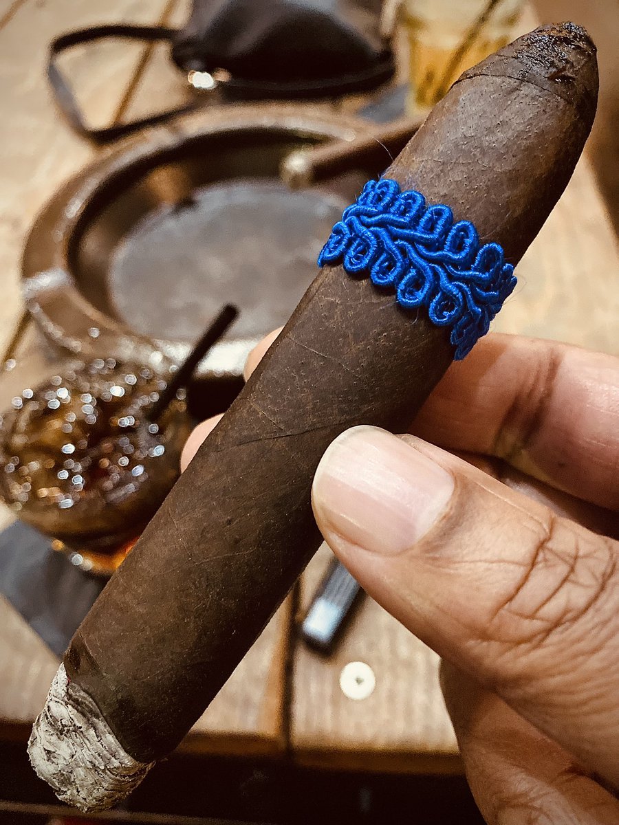 YajDoog's tweet photo. Easy evening vibes. ๐
๐ฅ๐จ Equalizer BP Perfecto
#DefinitionCigars
#NowSmoking
#BOTL https://t.co/HupeBvX2AE