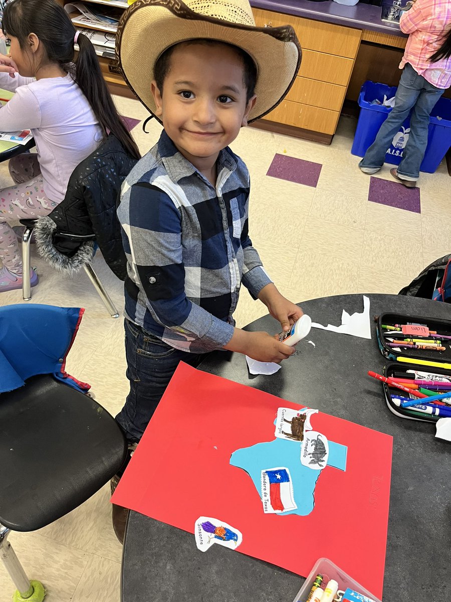 T is for Texas. Aprendiendo mucho sobre nuestro estado y claro que nos vestimos de vaqueros. Yeehaw 🤠🤠 <a href="/GTGrizzlyBears/">Guerrero Thompson Elementary</a>