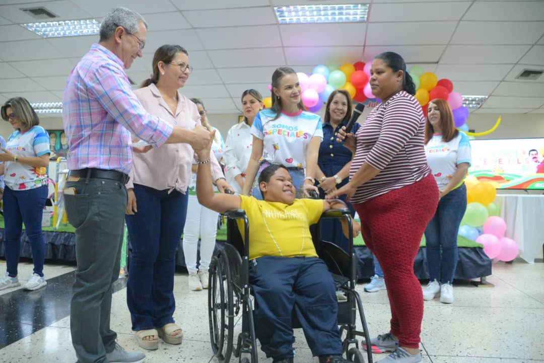 JULIO LEÓN tweet media