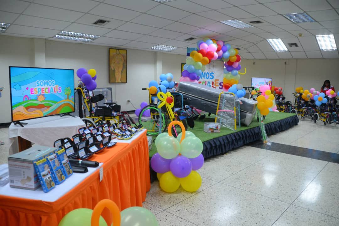 JULIO LEÓN tweet media