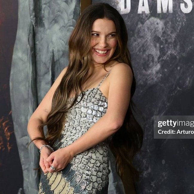 millstwts's tweet image. Aposto que Damsel se tornou um dos projetos favoritos da Millie, dá pra ver o quanto ela está feliz e orgulhosa! Tipo, ela passou o dia inteiro trabalhando, achei que estaria cansada. Mas não, ela está totalmente alegre e feliz! #milliebobbybrown