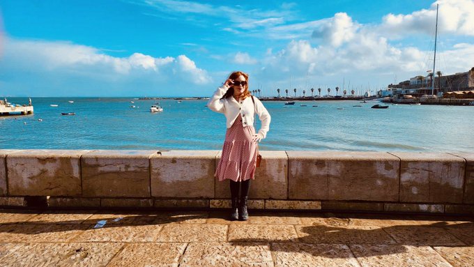 I've hopped back over the pond and returned home! I can't wait to see you all in my room and share stories