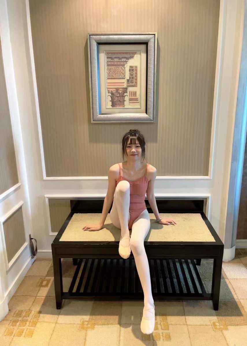 这也太可爱了吧！！！
我就说练功服并不是只有在练功房的时候才能穿，日常穿真的好看！！