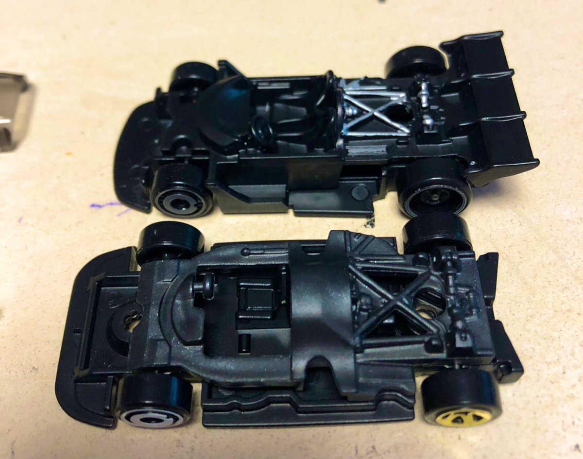 porschegmbh's tweet photo. #ホットウィール  #HotWheels  #MADMIKE #driftattack HWマッドマイクドリフトアタックとレギュラー787Bを比較したけど、イケそうでイケナイ（т-т）
圧倒的はスキル不足…… https://t.co/LJD0jFyIML