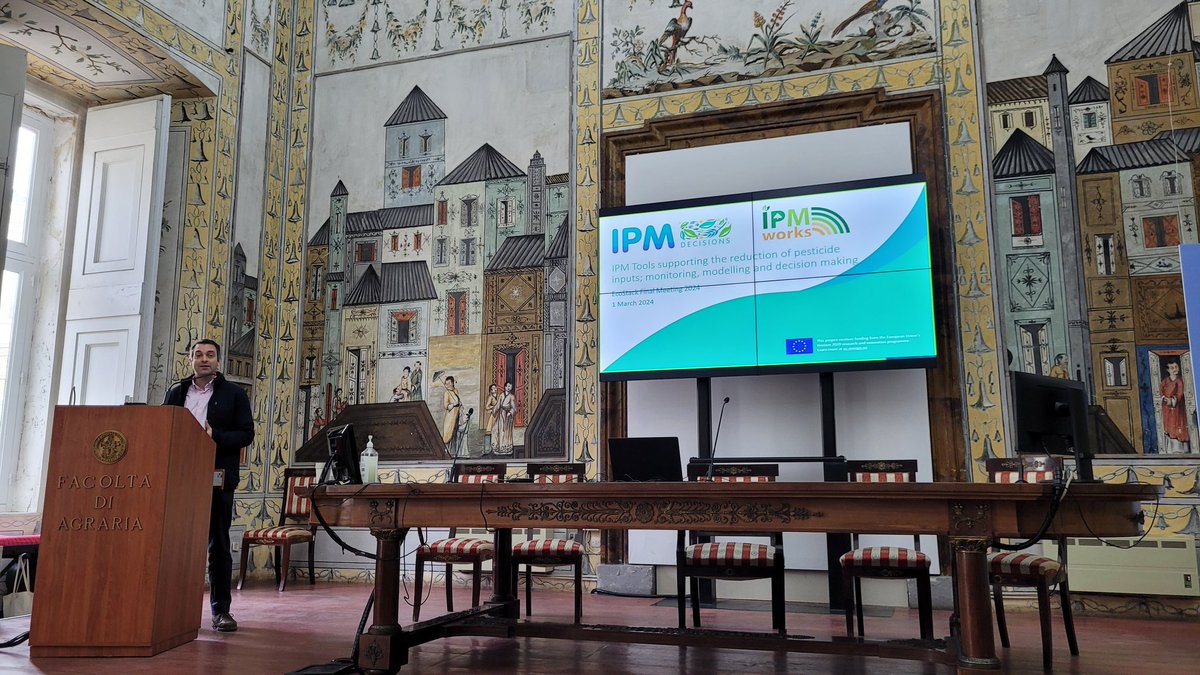 SamCook_IPM's tweet image. Excellent invited talk from @mwramsden on @IpmDecisions &amp;amp; @H2020IPMWorks describing fantastic pest and disease models to aid decision support on farm.. And the 5 pillars of holistic #IPM