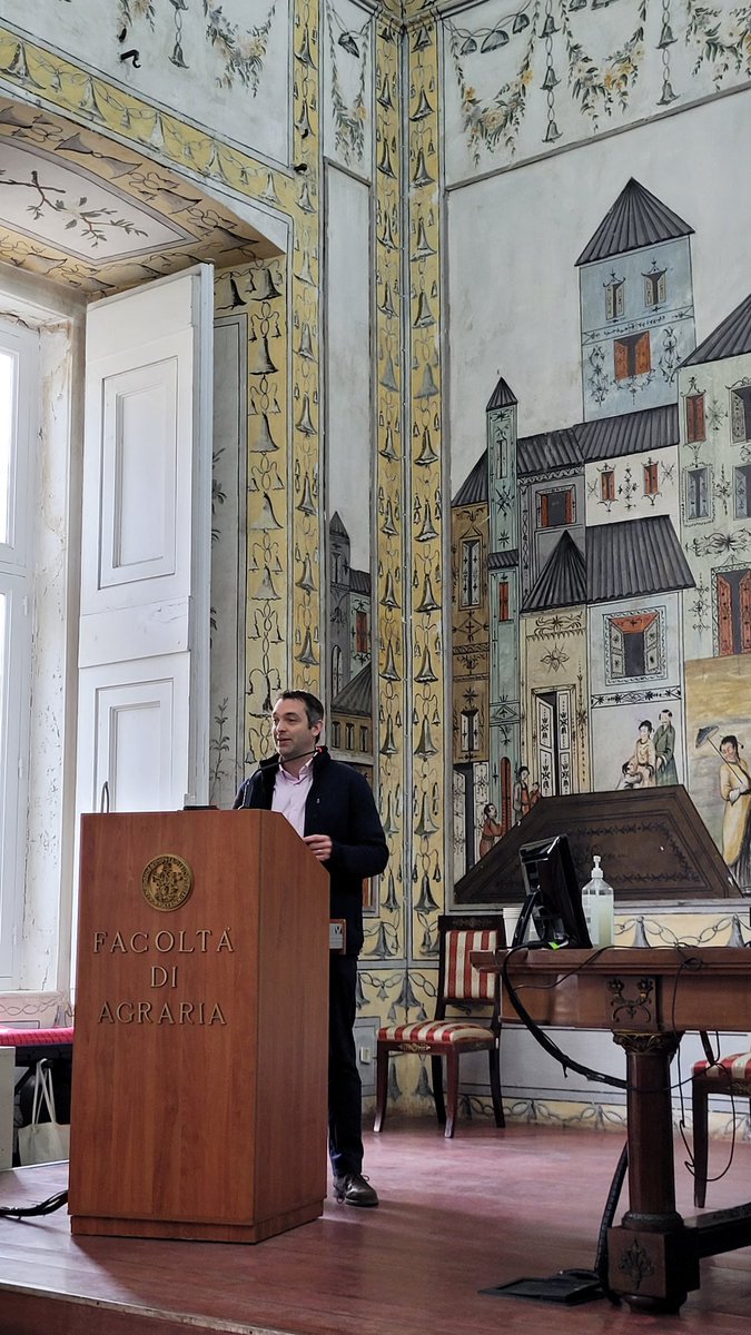 SamCook_IPM's tweet image. Excellent invited talk from @mwramsden on @IpmDecisions &amp;amp; @H2020IPMWorks describing fantastic pest and disease models to aid decision support on farm.. And the 5 pillars of holistic #IPM