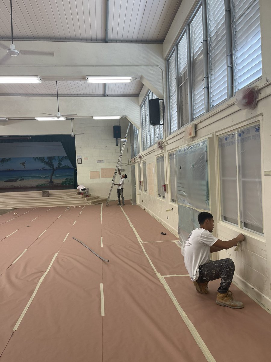 #TheHouseest is in the house! Our community partner masks our cafeteria in preparation for a fresh coat of paint #MahaloNuiLoa #Service  #Refresh @waimanaloschool @HIDOE808