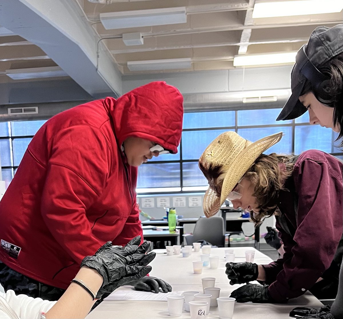 _JenThomas's tweet image. This group showed off their inquiry skills as we kicked off the unit with an exploration of the difference in litmus paper results between acids and bases! 

Gotta love lab days in Science 8!

#TMSSleuth #TurnerFamily