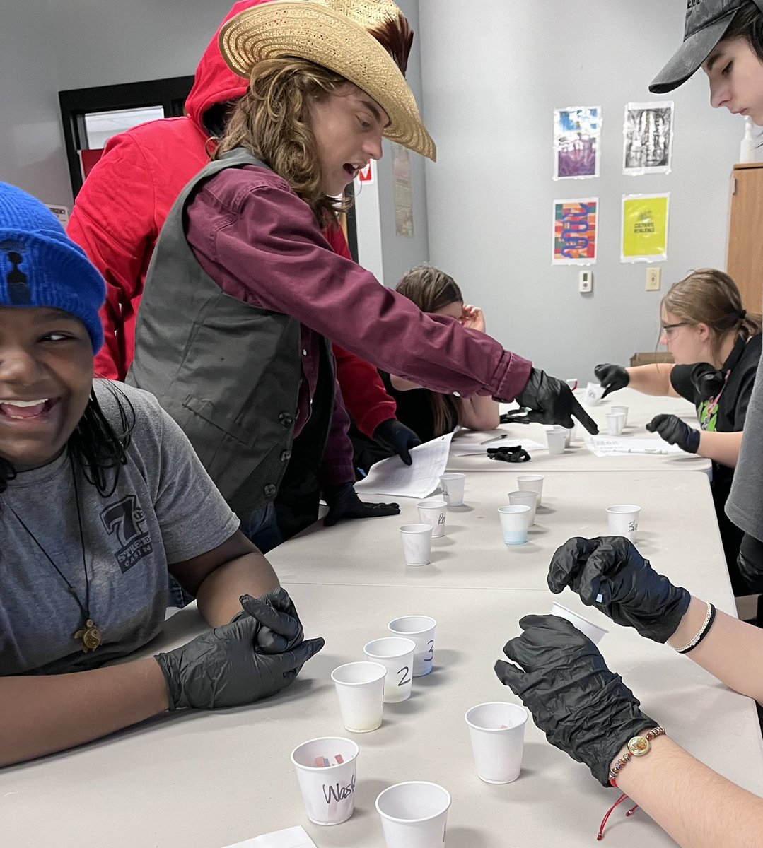 _JenThomas's tweet image. This group showed off their inquiry skills as we kicked off the unit with an exploration of the difference in litmus paper results between acids and bases! 

Gotta love lab days in Science 8!

#TMSSleuth #TurnerFamily