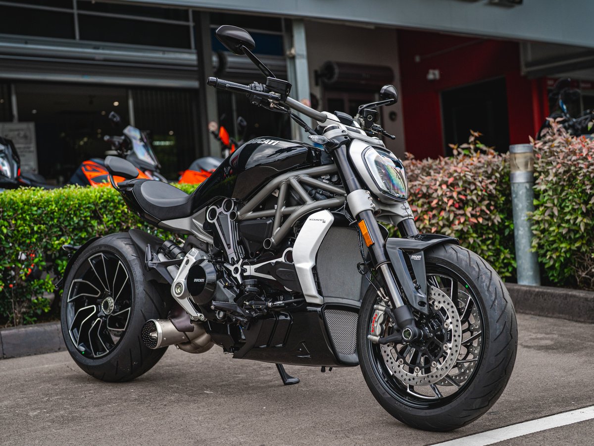 From now until end of June (or when sold out), we've selected a number of new Ducati's and marked down the ride away price. Like this XDiavel S here with Termignoni mapped pipe included. See the list here to find yours 📷
bit.ly/ducatispecialb…
#Ducati #NewMotorcycle #Sale