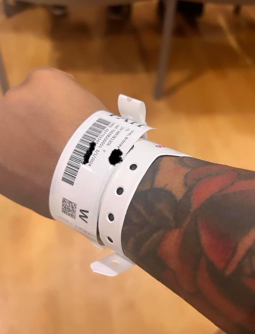 He texted he in town for the night. So I&rsquo;m in the ER with fake lower abdominal pain. Just so I can get