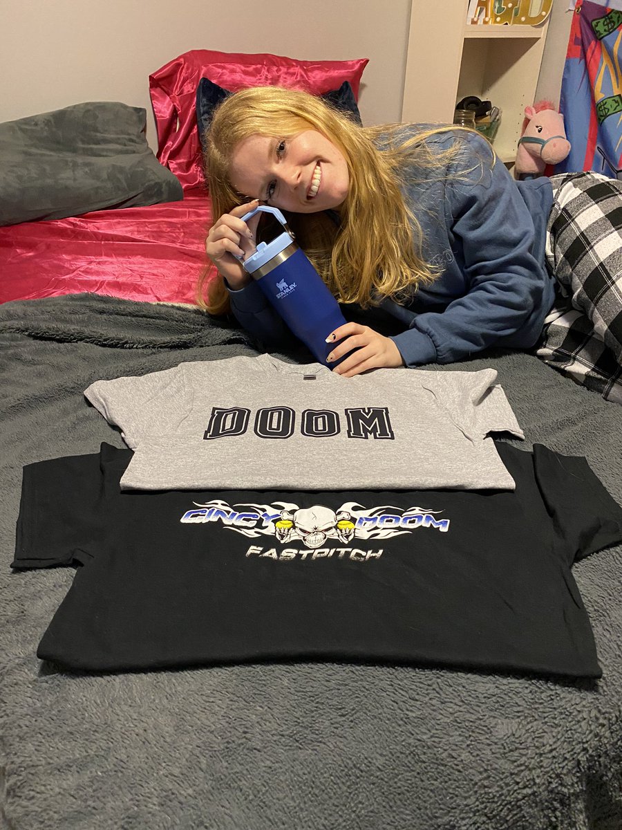 Thank you so much to my coaches @ktowe09 @momnheels3 for the shirts and new Stanley 💗💗💗i love you guys!!! @CincyDoomTowe @CoachJackieSB @shepsindoor @TShepDaddy