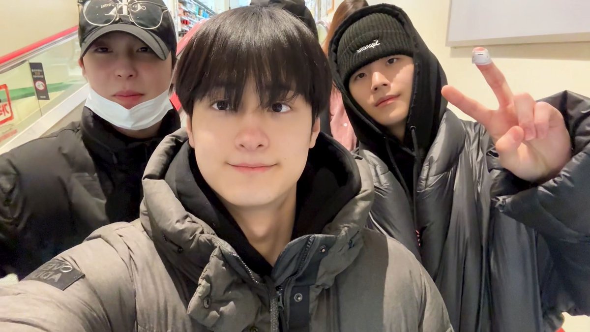 GHOST9OFFICIAL's tweet image. 🎥

[Code_9] 두근두근 설레이는 미스테리🤔｜GHOST9 Mystery Box Behind 
　
🔗 youtu.be/fzVBxBaNu2Y
　
#GHOST9 #고스트나인
#Code_9