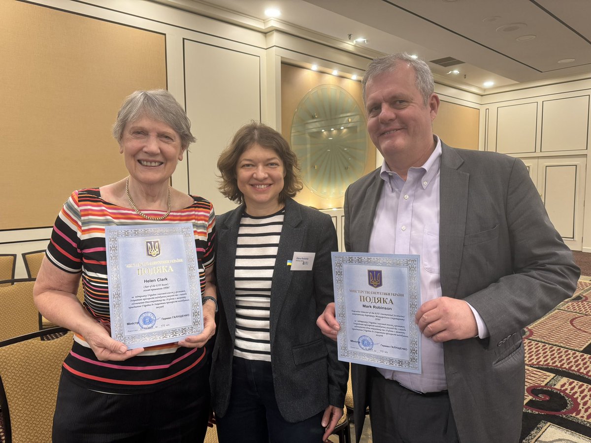 Happy to pass the letter of thanks to @Helen ClarkNZ and @Mark_EITI from the UA government for the great support for Ukraine and cooperation.