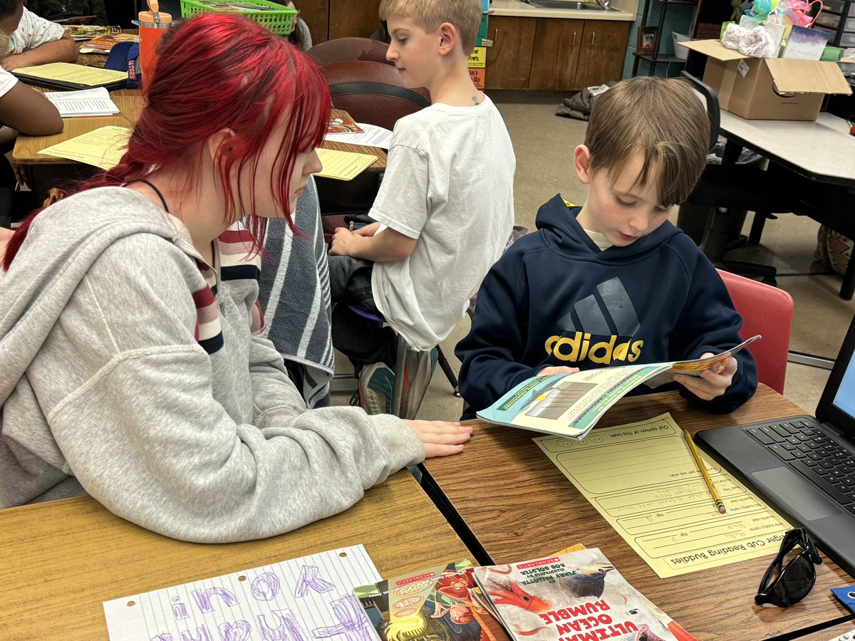 MESMrsWyatt's tweet photo. Friday fun reading with 7th graders!! https://t.co/sLm8Y9shpI