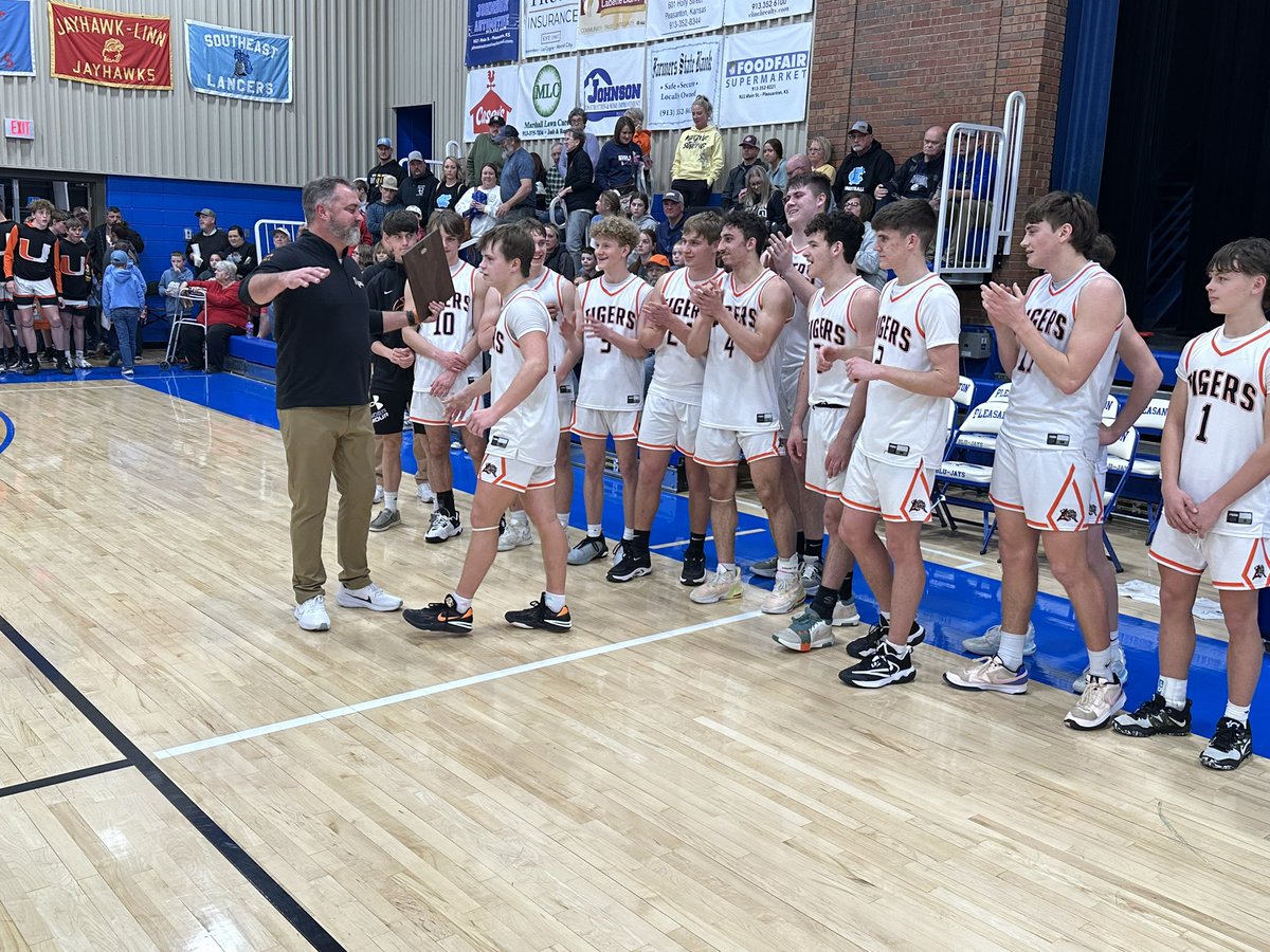 Tigers defeat Central Heights, 55-23 and advance to tomorrow’s substate finals at 6:30 in Pleasanton.

Tanner Heckel 15 points
Kaedin Massey 15 points
James Marcotte 9 points

Congrats to Coach Michael Massey on his 300th win.