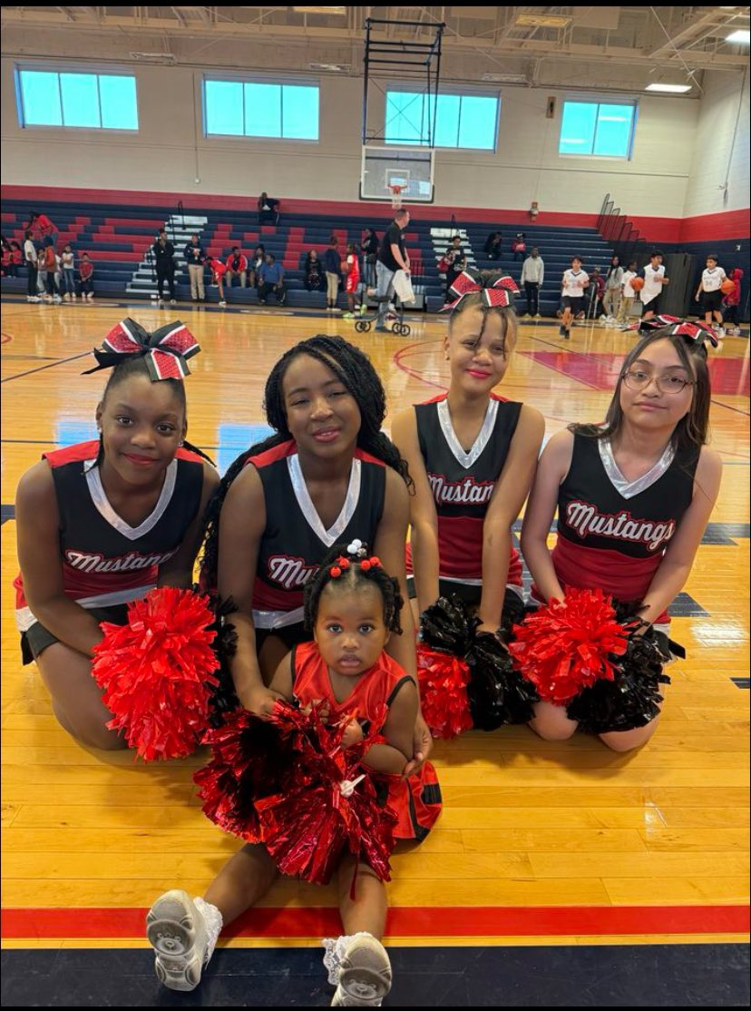 Congratulations to our middle school basketball team for winning their first playoff game 30-18. Next game is tomorrow at 10am at Kimball High School. 🏀📣We can always count on our cheerleaders to support them! @MJJackson1906 @joyceforeman16