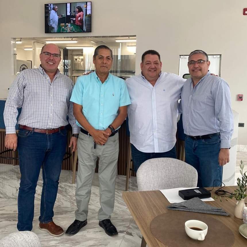 Jlgdlm's tweet photo. Semana de charla amena con grandes amigos🫱🏼‍🫲🏻.

✅Son hombres exitosos en los negocios, y siempre es importante hacer equipo con ellos para proyectos que se avecinan🦁.

Gracias por su tiempo, palabras y cercanía, los aprecio mucho🙌🏼. https://t.co/lSYD6ZYcrn