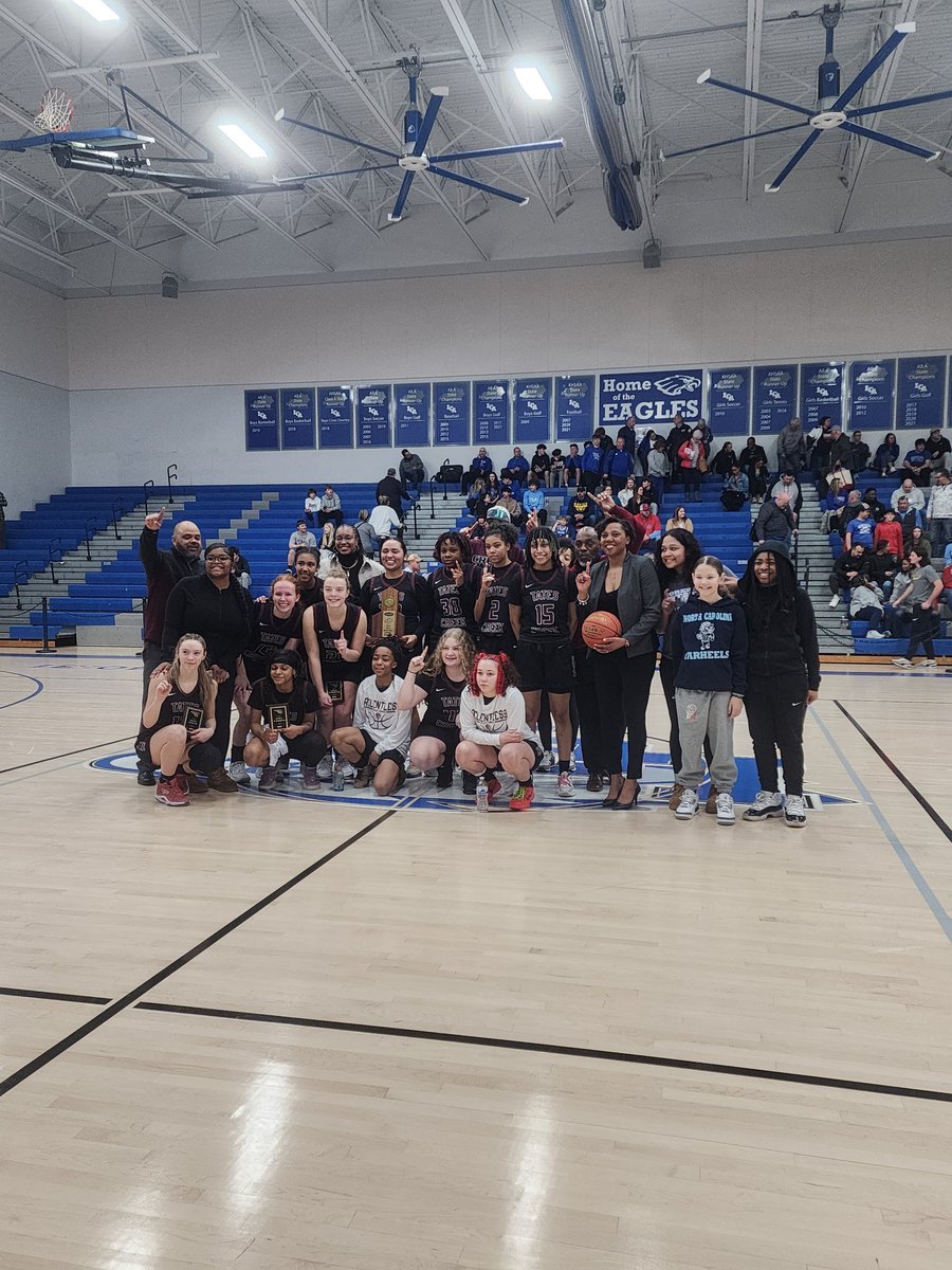 MsTrainerLady's tweet image. Not to belittle either accomplishment, but it's a great day to be a Commodore!!