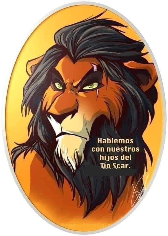 pablocasx1's tweet photo. “TENEMOS QUE HABLAR DEL TÍO SCAR”...

Me encanta el Rey Leon pero no puedo dejar de pensar en el error que cometen Mufasa y Sarabi de no hablarle claro a Simba sobre el tío Scar.
Papá y mamá habían dejado de confiar en él, pero nadie le contó esto al cachorro.

Quizá los papás de Simba no querían “contaminarlo” con problemas de adultos.
Quizá esperaban poder contener las acciones del tío.
Quizá esperaban que con el tiempo algo cambiara y Scar entrara en razón.
Quizá no querían hablar mal de uno de su propia manada.
Quizá confiaban en que Simba estaba a salvo porque Zazú lo cuidaba.

Lo cierto es que no haber hablado claro con su cachorro trajo graves consecuencias.

En la vida real como en El Rey León, hay que dejar de postergar esa plática pendiente sobre el tío o el abuelo o el amigo de la familia o el vecino y poner las cosas claras con los hijos. (A cualquier edad)

Y hablar claro no es atemorizarlos o perjudicar la imagen que tienen de otra persona.
Basta con dejarles saber que los adultos tienen desencuentros; que en ese momento papá y mamá no entienden lo que “el tío” está haciendo; y que, como le tienen confianza a su hijo, quisieron ponerlo al tanto de lo que está pasando entre adultos.

Nuestros hijos podrán intuir la sinceridad cuando digamos que al tío le tenemos mucha estima y que esperamos que la situación vuelva a ser como antes. También podrán entender que no es necesario que se molesten con él para hacer alianza con papá y mamá.
Los problemas de adultos, los resolverán los adultos.

Después, dependiendo la situación particular, podemos hablarles y pedirles:

Si estás solo en casa y llega el tío Scar, te vamos a pedir que no le abras la puerta.
Si llega por ti al colegio y te invita de paseo, dile que esperarás a que vayamos por ti nosotros.
Si te dice algo que no te guste, no dudes en contarnos.
Si te pide que guardes un secreto, recuerda que lo bueno siempre se puede contar.

Si en casa les ha faltado hablar del “tío Scar”, HOY puede ser un buen día para hacerlo.

NOTA: (El tío Scar puede ser también una mujer)