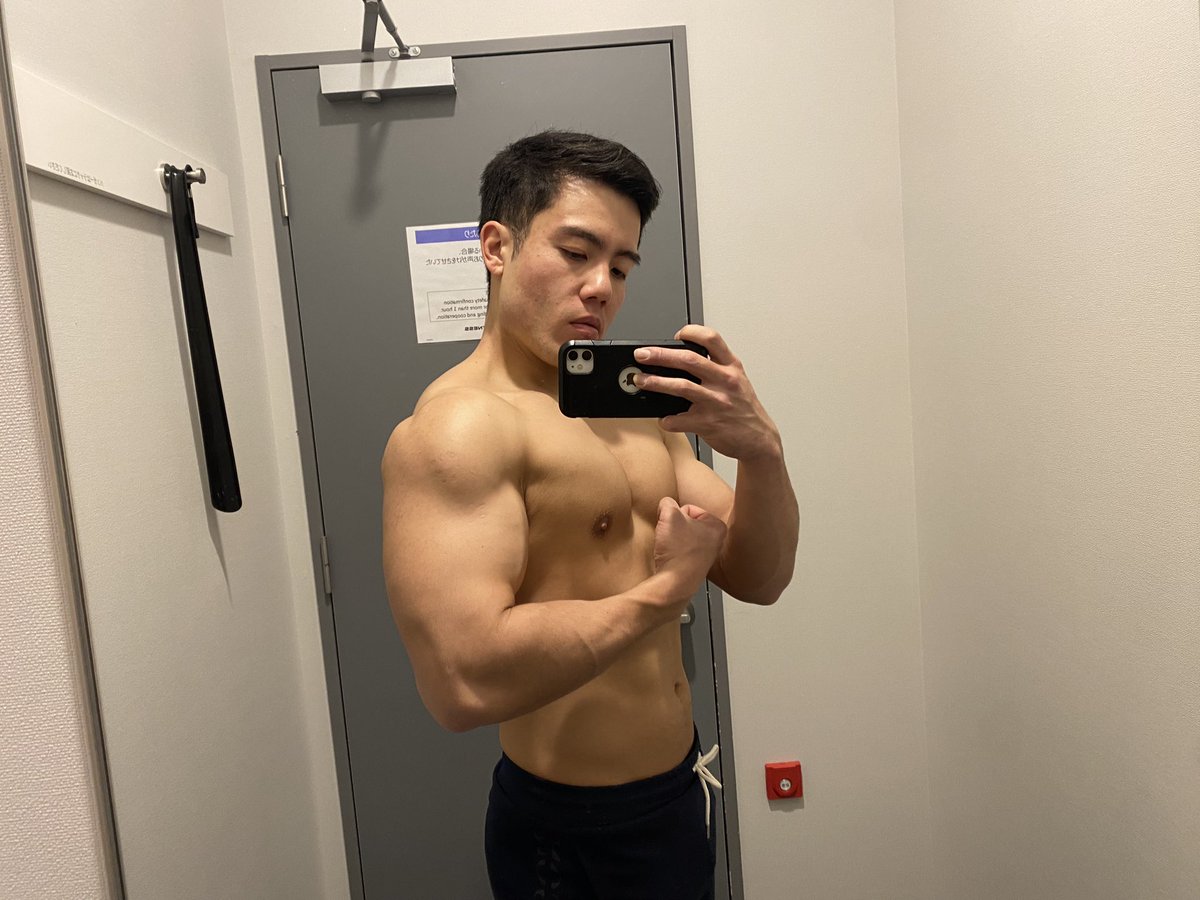 YouTube_Chanhei's tweet photo. 仕事前に2時間半🔥💪

【腕と腹】

今年は胸椎のモビリティ良くしたい！ https://t.co/TBRJIbbi56