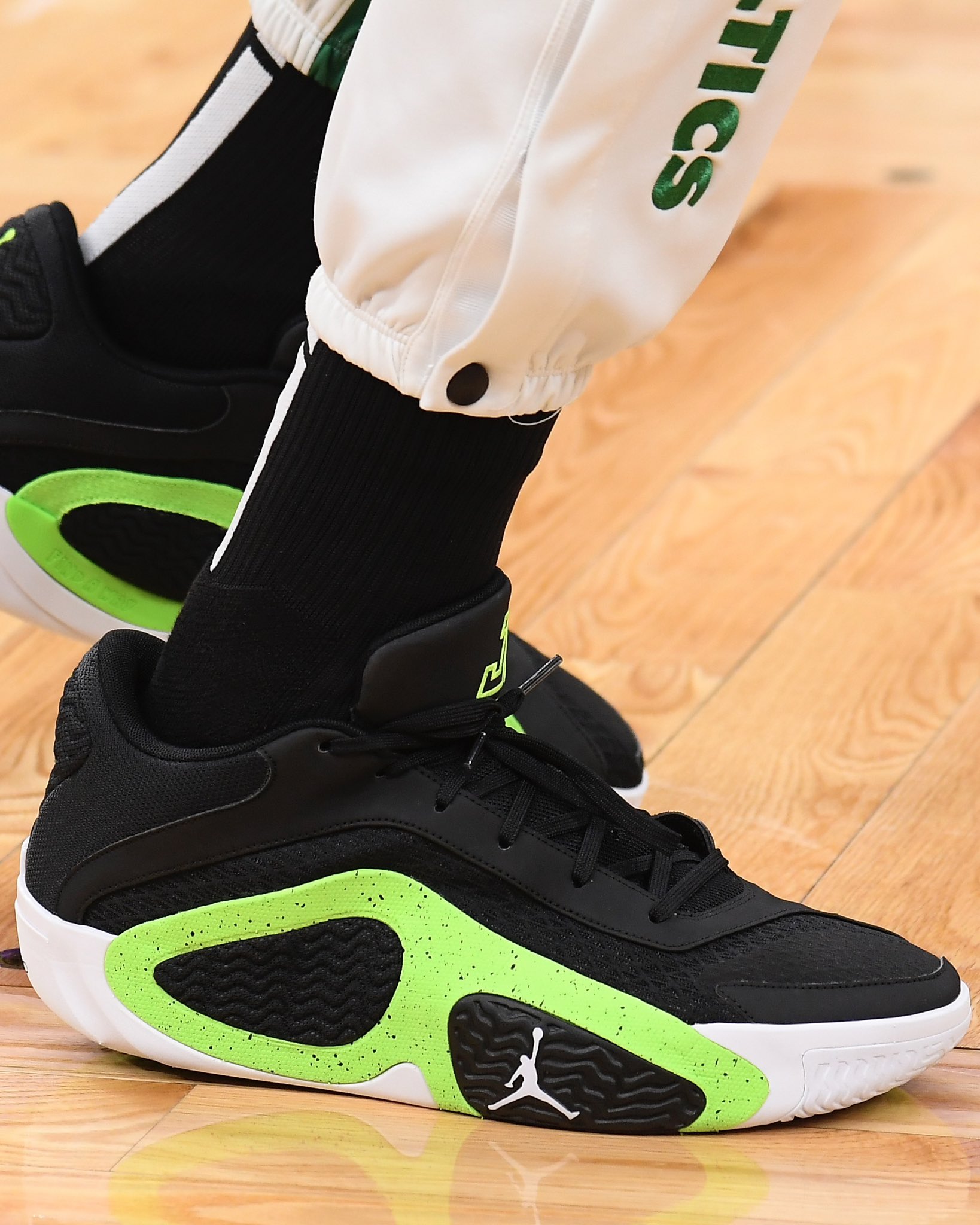 Nba kicks hotsell on court 219