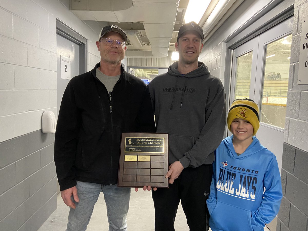 Congratulations Kevin Gettler on winning this years Women’s Hockey Tournament Community Character Network Award sponsored by @livewell4life for bringing out the best in himself and others. Thanks for all you do. #ittakesacommunity