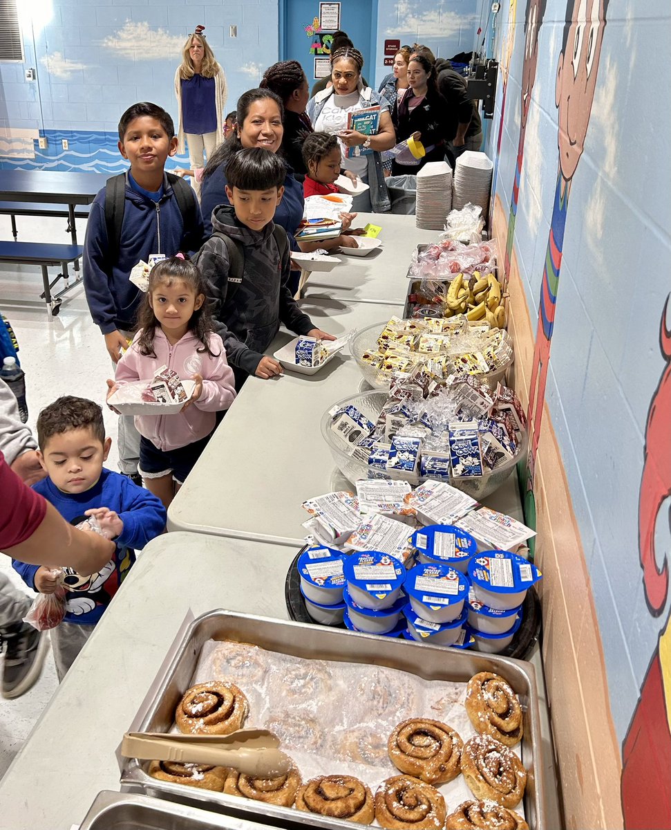 Family, Food, and Fun! 🍌🍎🥛🍩  <a href="/GTEtoucans/">Golden Terrace Elementary</a>