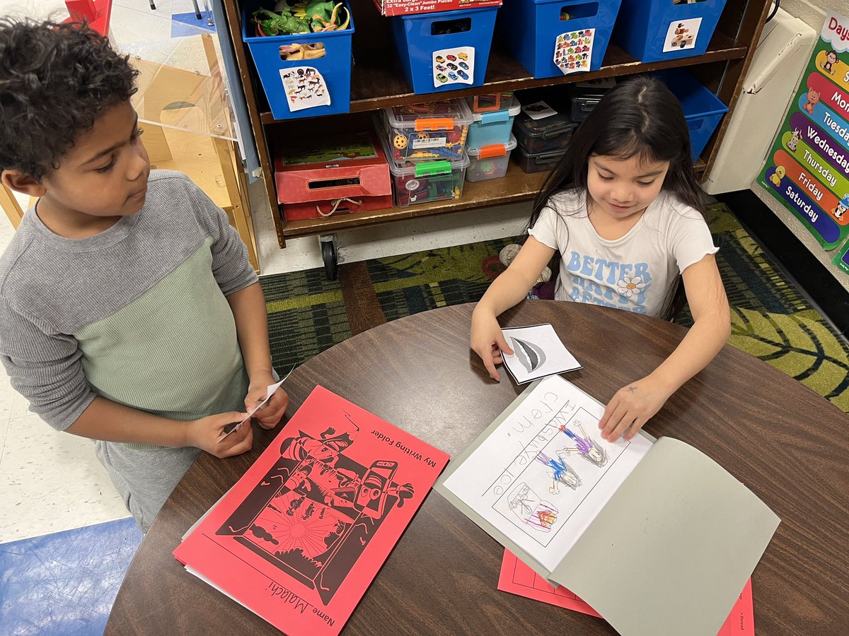 Kinders sharing their writing using communicator cards as reminders to speak clearly and listen attentively! #cresculture #cresconnections <a href="/centreridgees/">Centre Ridge Rams</a>