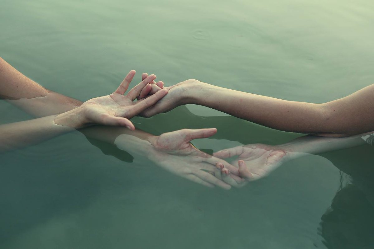 TheArtidote's tweet photo. Too often we underestimate the power of a touch, a smile, a kind word, a listening ear, an honest compliment, or the smallest act of caring, all of which have the potential to turn a life around. —Leo Buscaglia #todaysmantra

Photo by Romi Burianova https://t.co/U5gOuXlceZ