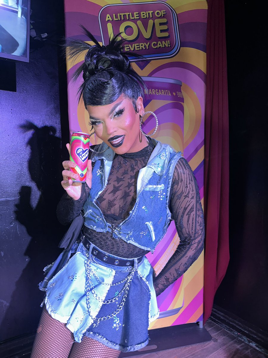 goth girlie tonight w/ @houseofloveyum @RuPaulsDragRace denim by me 😜 top by mugler x hm