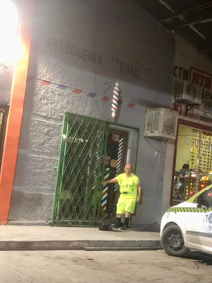 💢Don Raúl de 84 años de edad originario de #Montemorelos #NL después de su jornada d trabajo como peluquero y antes de ir a descansar, se pone ropa deportiva y tenis para trotar todos los días 3 kilómetros y realizar 100 abdominales ¿Cuál es tu excusa? <a href="/MtyFollow/">MtyFollow®</a> <a href="/JudithMedrano/">Judith Medrano</a>