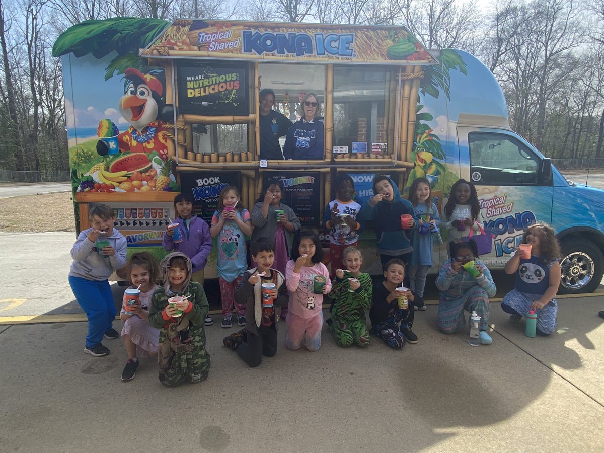 We celebrated Read Across America today 📖 Our Bulldog’s enjoyed some AMAZING snowcones from <a href="/CoastalKona/">Coastal Kona</a> &amp; we love that Kona Ice supports literacy! Thank you to those who were able to Pay It Forward for others today as well 💞